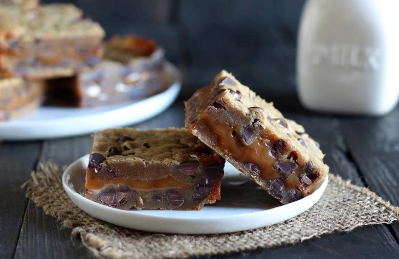 Salted Caramel Cookie Bars