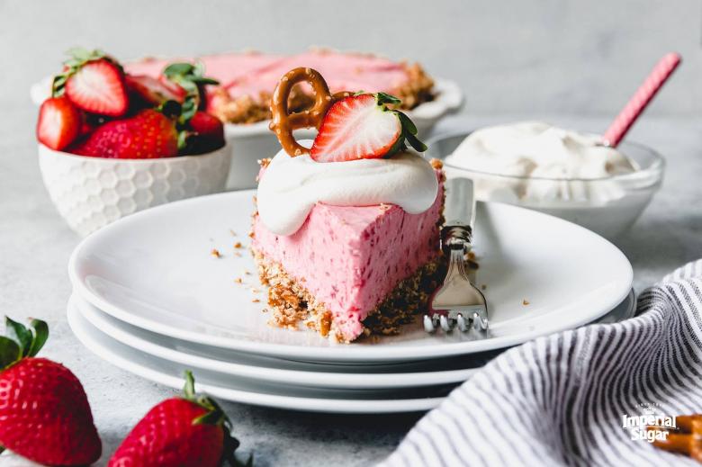 Strawberry Pretzel Icebox Pie